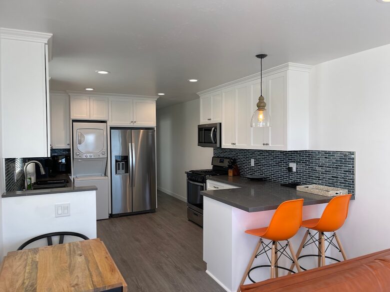 Cozy Oceanfront Getaway | Steps to the Beach - Oceanside, California