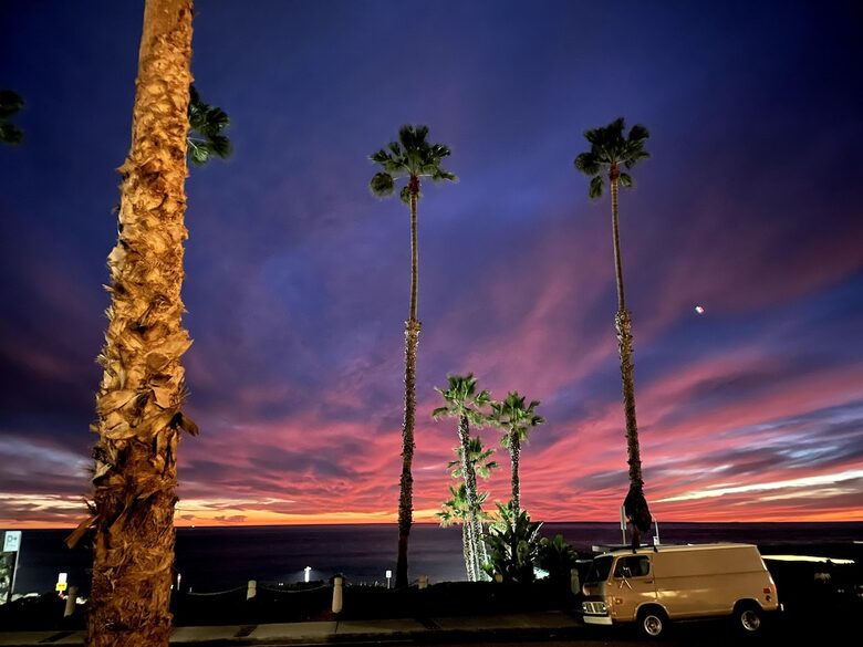 Cozy Oceanfront Getaway | Steps to the Beach - Oceanside, California