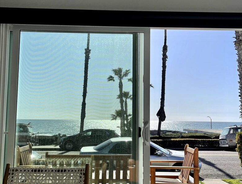 Cozy Oceanfront Getaway | Steps to the Beach - Oceanside, California