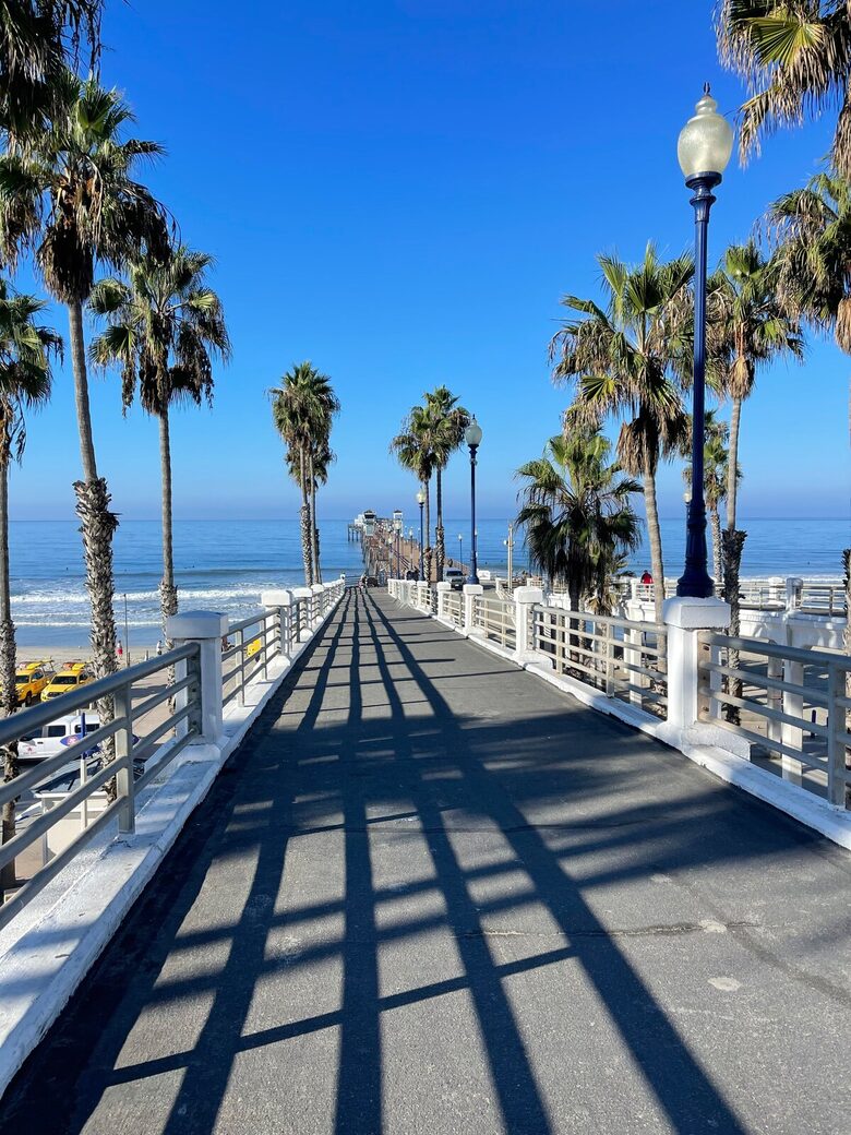 Cozy Oceanfront Getaway | Steps to the Beach - Oceanside, California