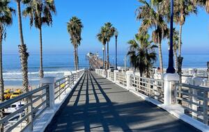 Cozy Oceanfront Getaway | Steps to the Beach - Oceanside, California
