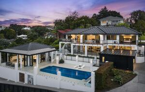 Luxury Mission Bay Oasis with Heated Pool - Auckland, New Zealand