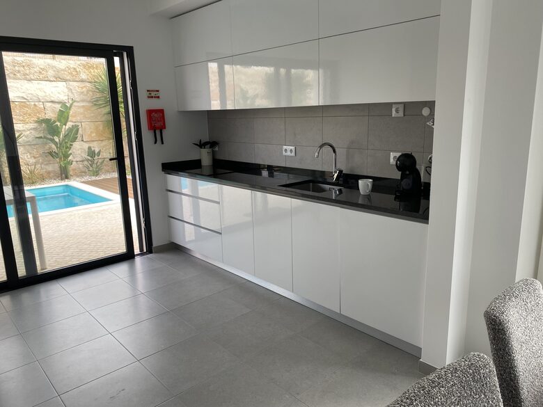 Casa Do Cruzeiro - Stunning Modern Villa with Private Pool and Garden - Foz do Arelho, Portugal