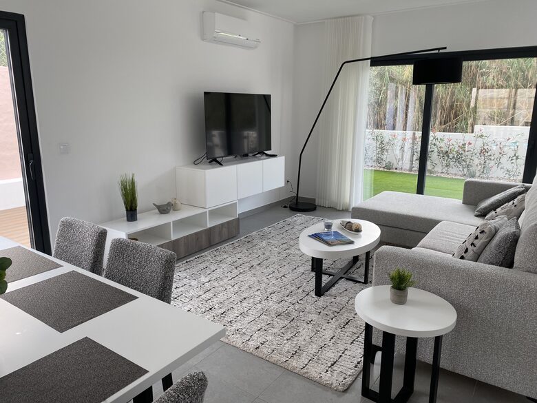 Casa Do Cruzeiro - Stunning Modern Villa with Private Pool and Garden - Foz do Arelho, Portugal