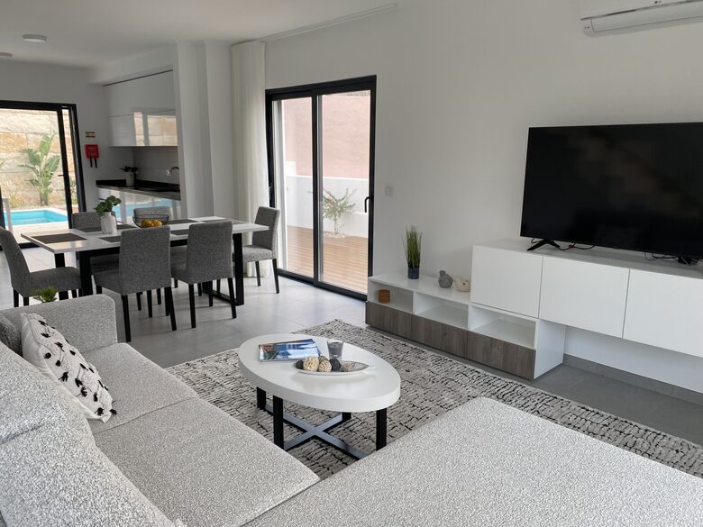 Casa Do Cruzeiro - Stunning Modern Villa with Private Pool and Garden - Foz do Arelho, Portugal