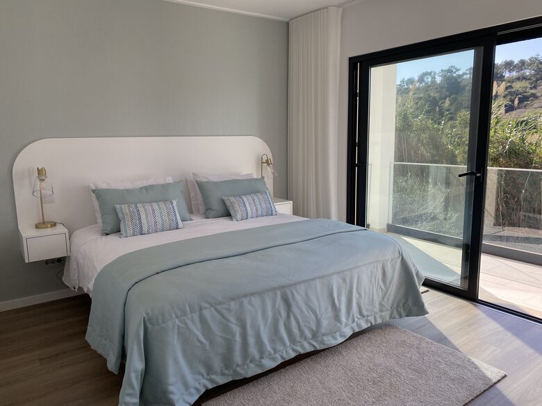 Casa Do Cruzeiro - Stunning Modern Villa with Private Pool and Garden - Foz do Arelho, Portugal
