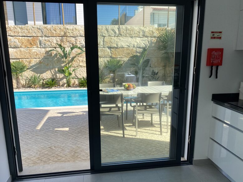 Casa Do Cruzeiro - Stunning Modern Villa with Private Pool and Garden - Foz do Arelho, Portugal