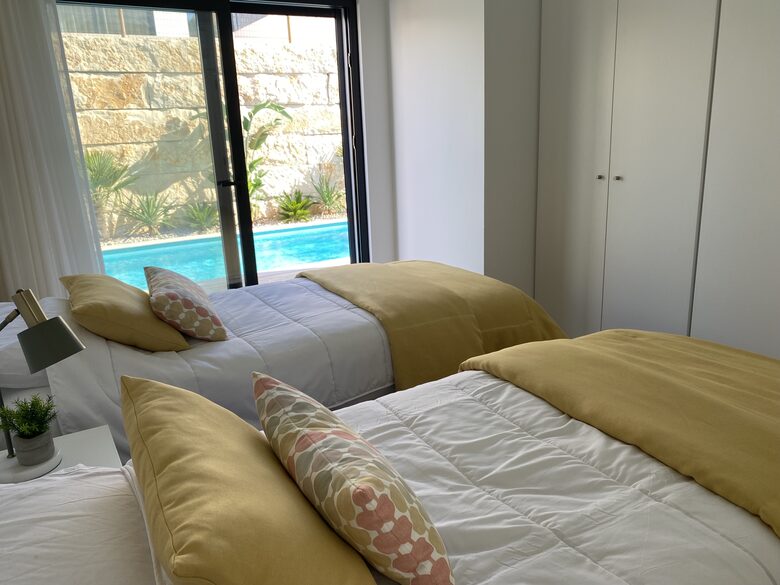 Casa Do Cruzeiro - Stunning Modern Villa with Private Pool and Garden - Foz do Arelho, Portugal