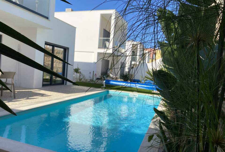Casa Do Cruzeiro - Stunning Modern Villa with Private Pool and Garden - Foz do Arelho, Portugal