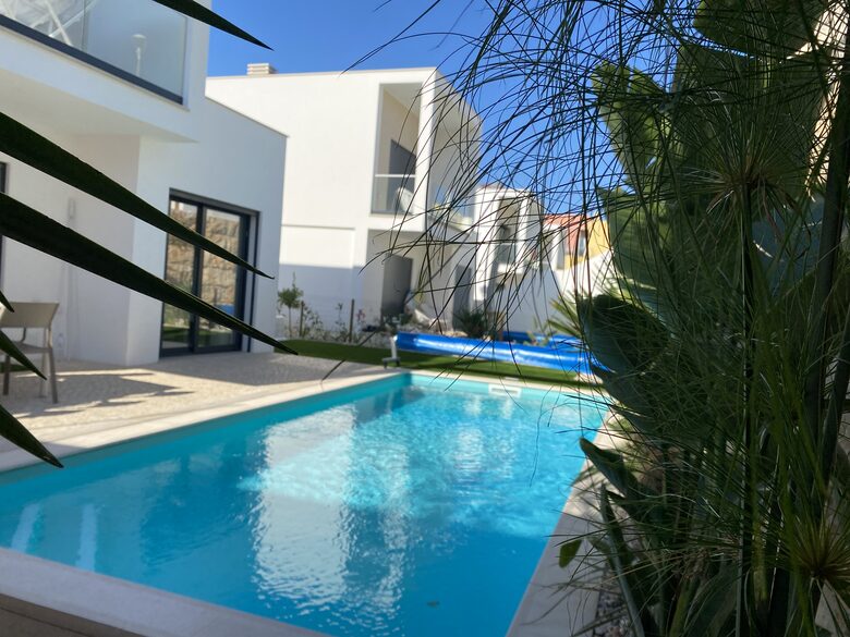 Casa Do Cruzeiro - Stunning Modern Villa with Private Pool and Garden - Foz do Arelho, Portugal