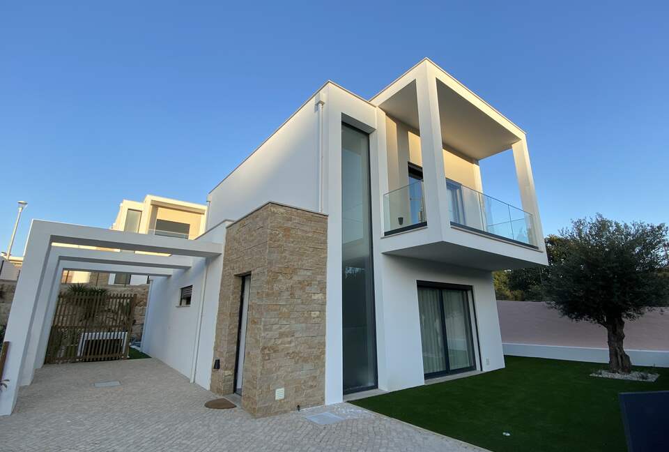 Casa Do Cruzeiro - Stunning Modern Villa with Private Pool and Garden - Foz do Arelho, Portugal