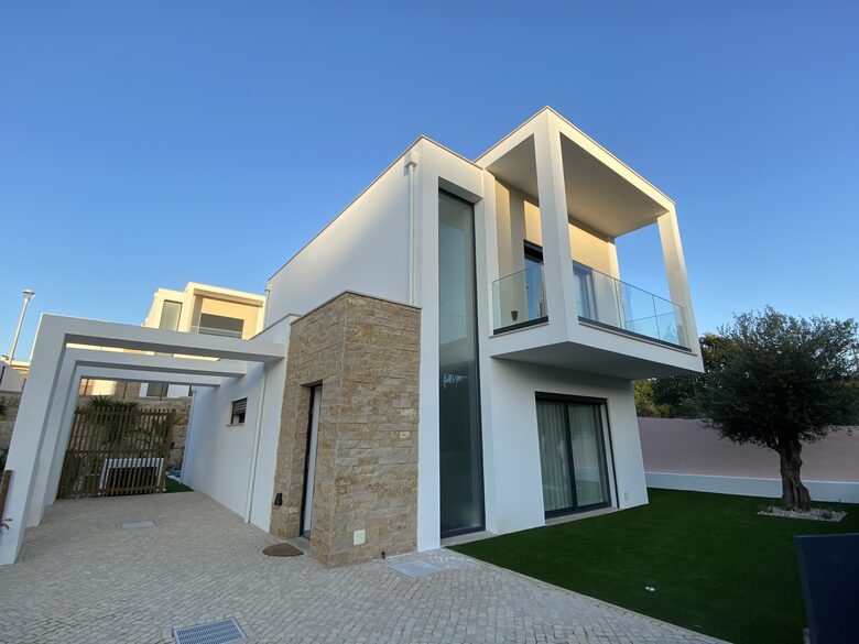 Casa Do Cruzeiro - Stunning Modern Villa with Private Pool and Garden - Foz do Arelho, Portugal