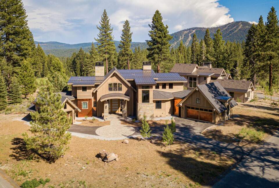Chateau on Carson Range | Mountain Luxury with Unmatched Views - Truckee, California