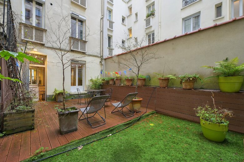 Little Parisian house In Montmartre - Paris, France