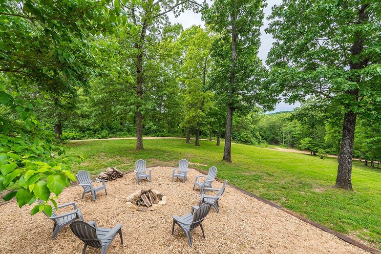 Lakeside Tranquility at Getaway Ranch - Theodosia, Missouri