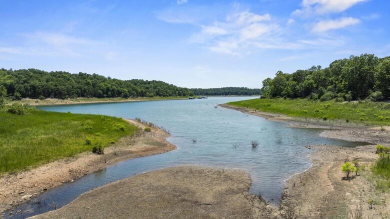 Lakeside Tranquility at Getaway Ranch - Theodosia, Missouri