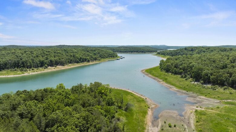 Lakeside Tranquility at Getaway Ranch - Theodosia, Missouri