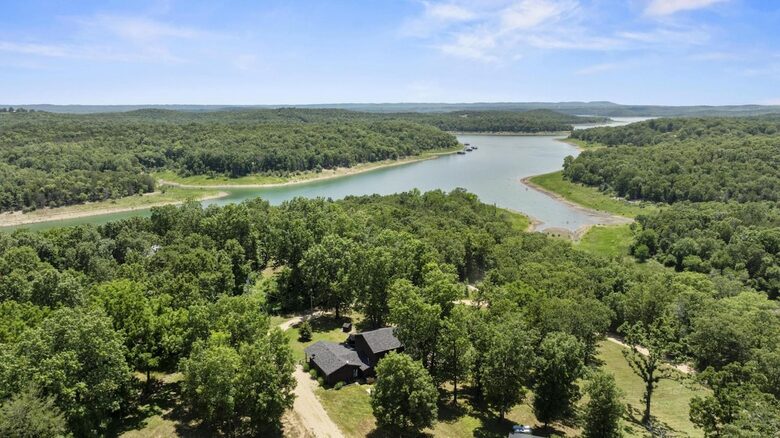 Lakeside Tranquility at Getaway Ranch - Theodosia, Missouri