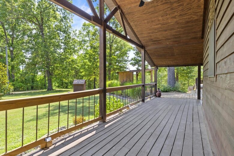 Lakeside Tranquility at Getaway Ranch - Theodosia, Missouri