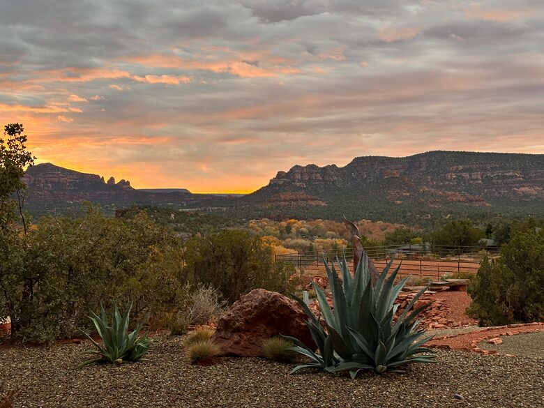 360° Views & Architectural Brilliance in Sedona - Sedona, Arizona