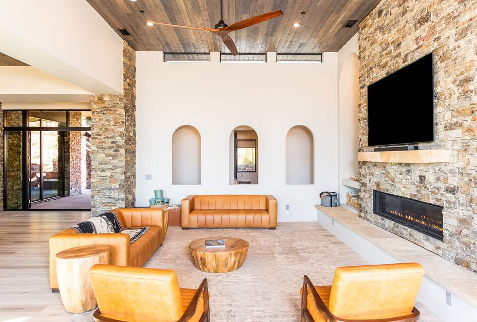 360° Views & Architectural Brilliance in Sedona - Sedona, Arizona