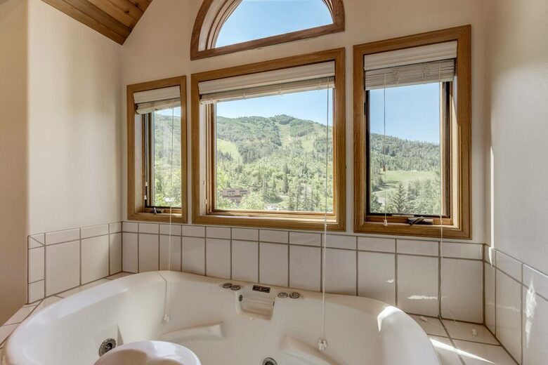 Edelweiss Chalet | Ski to Lift - Steamboat Springs, Colorado