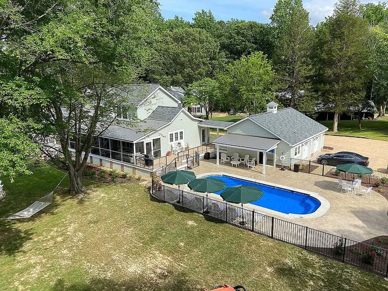 Charming Waterfront Cottage with Pickleball Court - Gloucester, Virginia