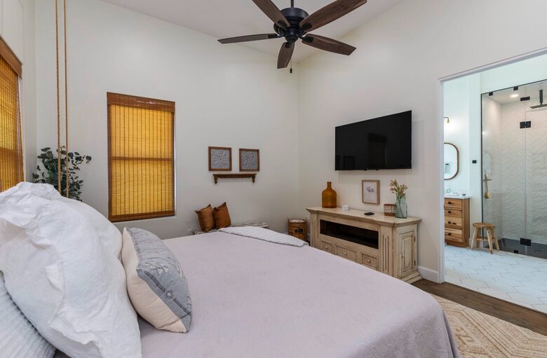 Breathtaking Lakefront Escape with Panoramic Views - Alexander City, Alabama