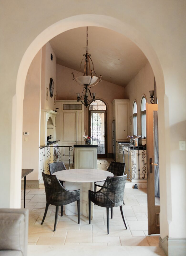 The Villa kitchen and breakfast table