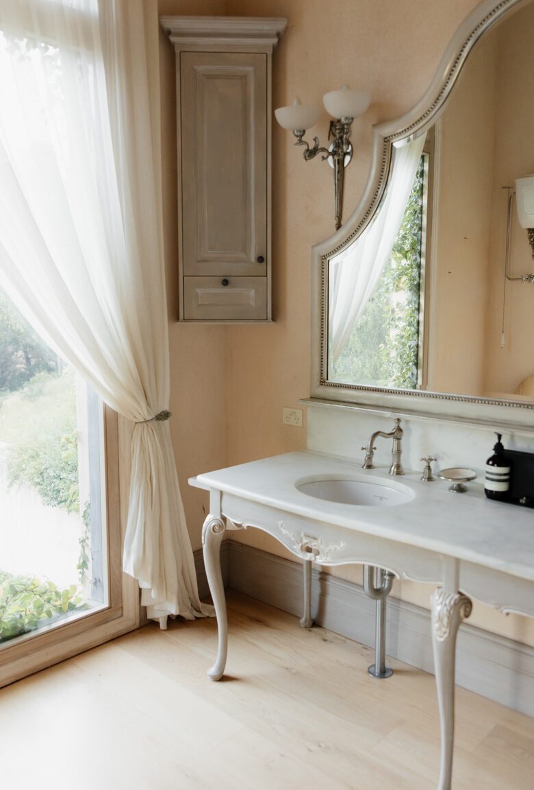 The Villa upstairs master ensuite
