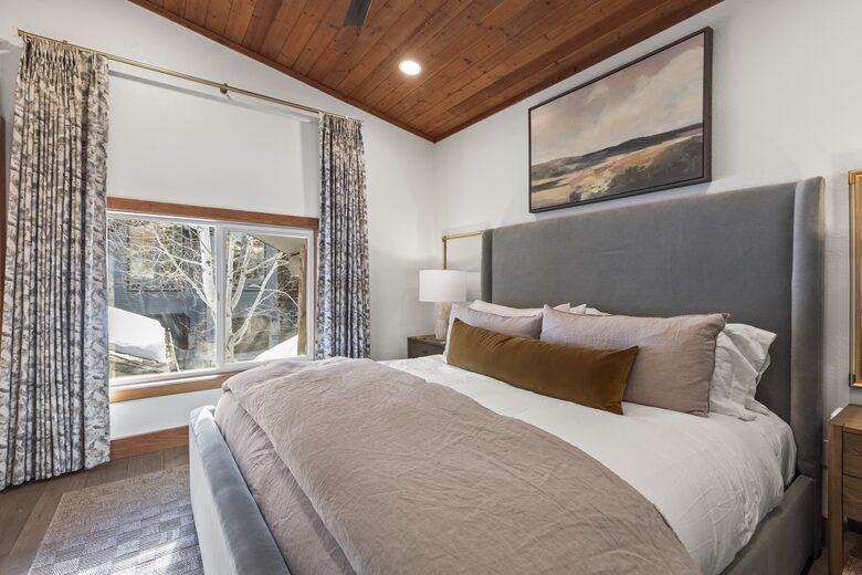 Sophisticated Boulder Creek Retreat - Park City, Utah