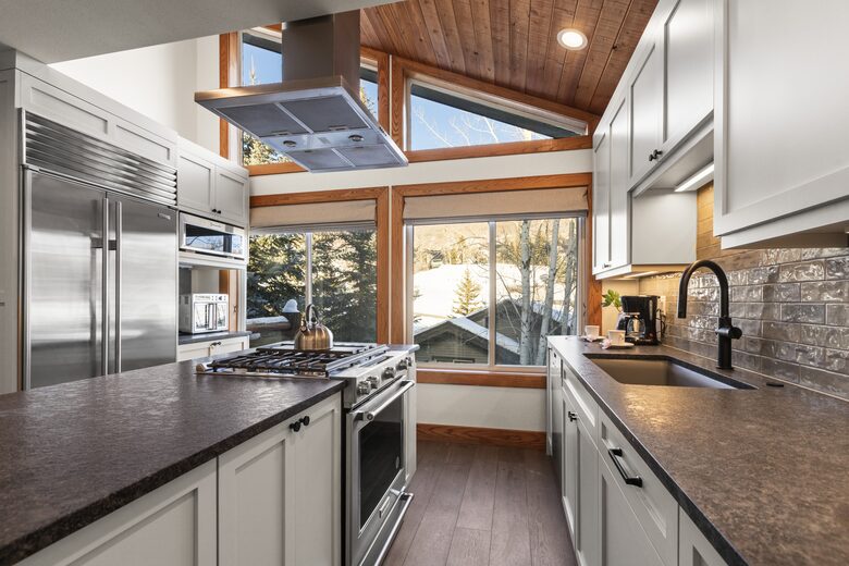 Sophisticated Boulder Creek Retreat - Park City, Utah