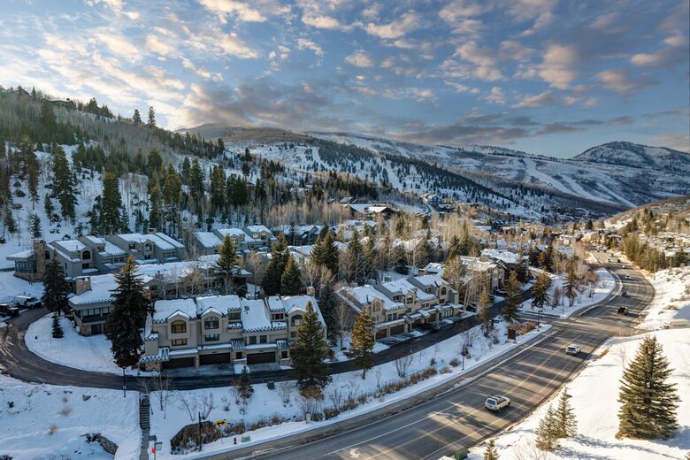 Sophisticated Boulder Creek Retreat - Park City, Utah