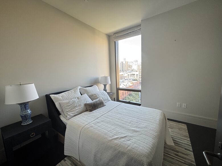 Middle bedroom (full + twin trundle)