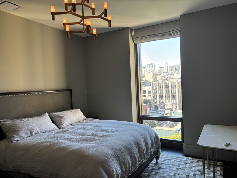 Guest suite, west view (Cal King)