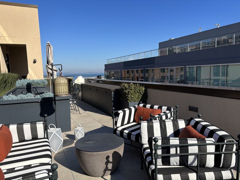 Common deck with firepit, bbq