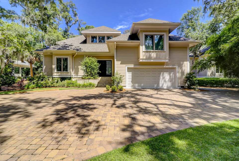 Grand Retreat in Sea Pines | Overlooking Harbour Town Golf - Hilton Head Island, South Carolina