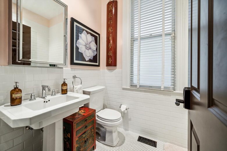 2F Bathroom 1: Across the hall from Orchard