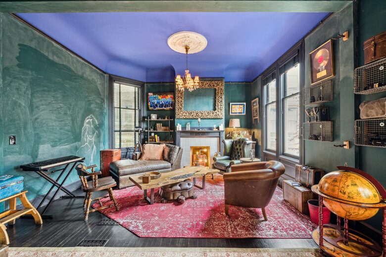 2F Salon: A chaise sofa, coffee table & Chesterfield chairs
