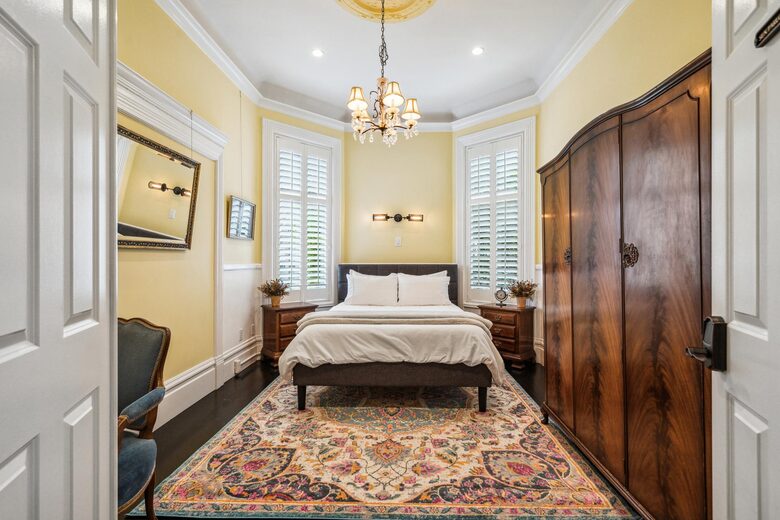 3F Sun Parlour: A queen bed and pair of nightstands