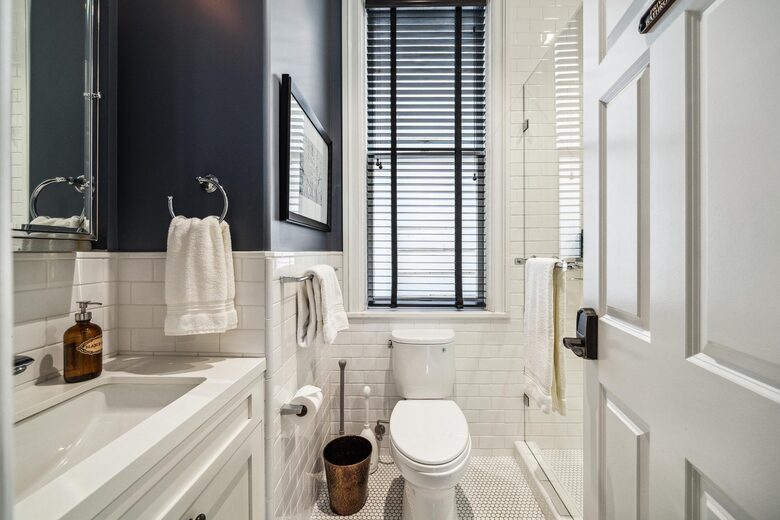 3F Bathroom 3: Across the hall from Sage Room