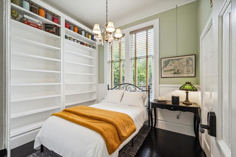 3F Sage Room: A full bed
