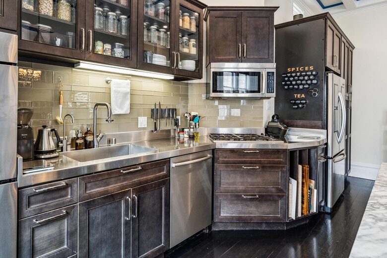 3F Kitchen & Dining Room: Coffee grinder, coffee, tea