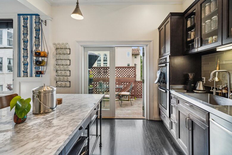 3F Kitchen & Dining Room
