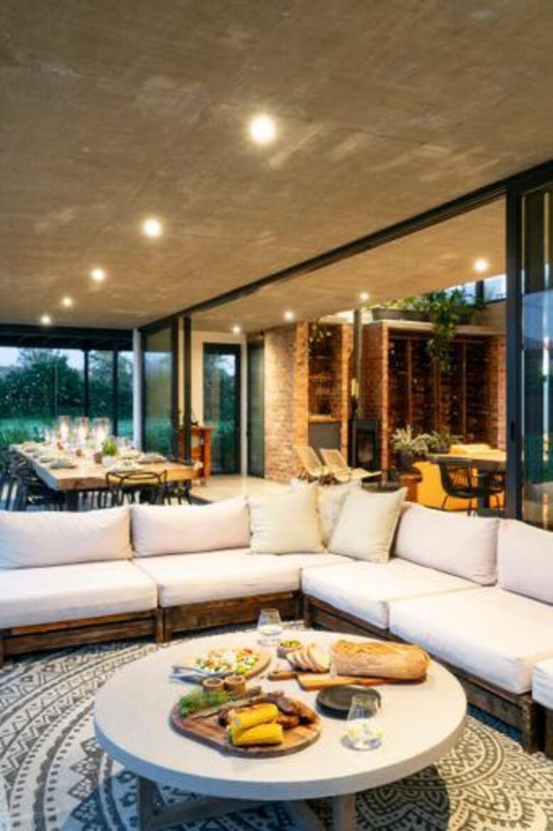 Sophisticated Farm Manor with Expansive Views and Luxurious Touches - Lynedoch, Stellenbosch, South Africa
