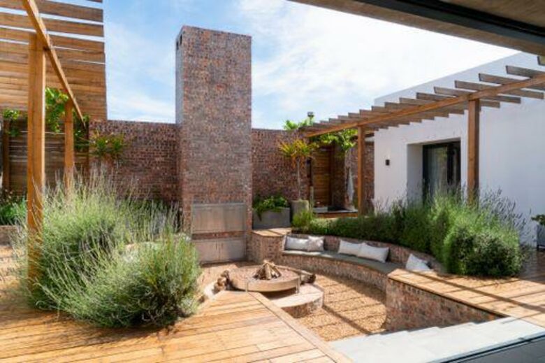 Sophisticated Farm Manor with Expansive Views and Luxurious Touches - Lynedoch, Stellenbosch, South Africa