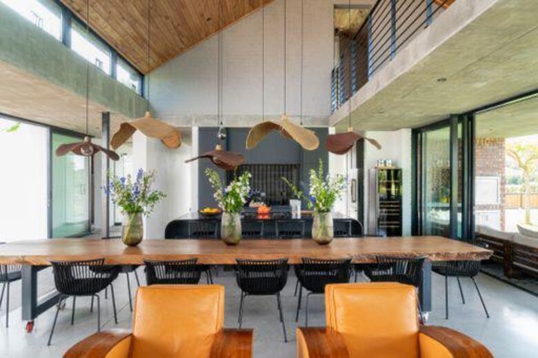 Sophisticated Farm Manor with Expansive Views and Luxurious Touches - Lynedoch, Stellenbosch, South Africa
