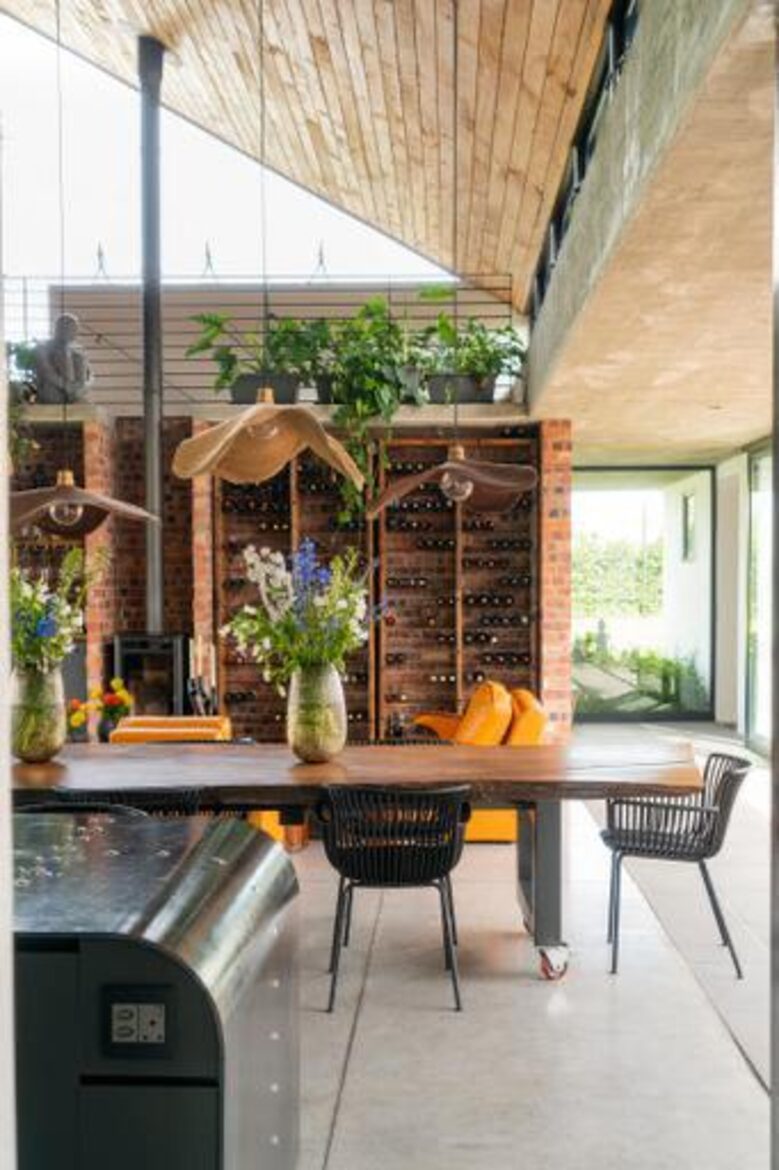 Sophisticated Farm Manor with Expansive Views and Luxurious Touches - Lynedoch, Stellenbosch, South Africa