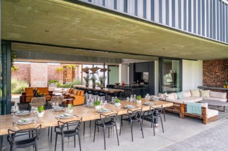 Sophisticated Farm Manor with Expansive Views and Luxurious Touches - Lynedoch, Stellenbosch, South Africa
