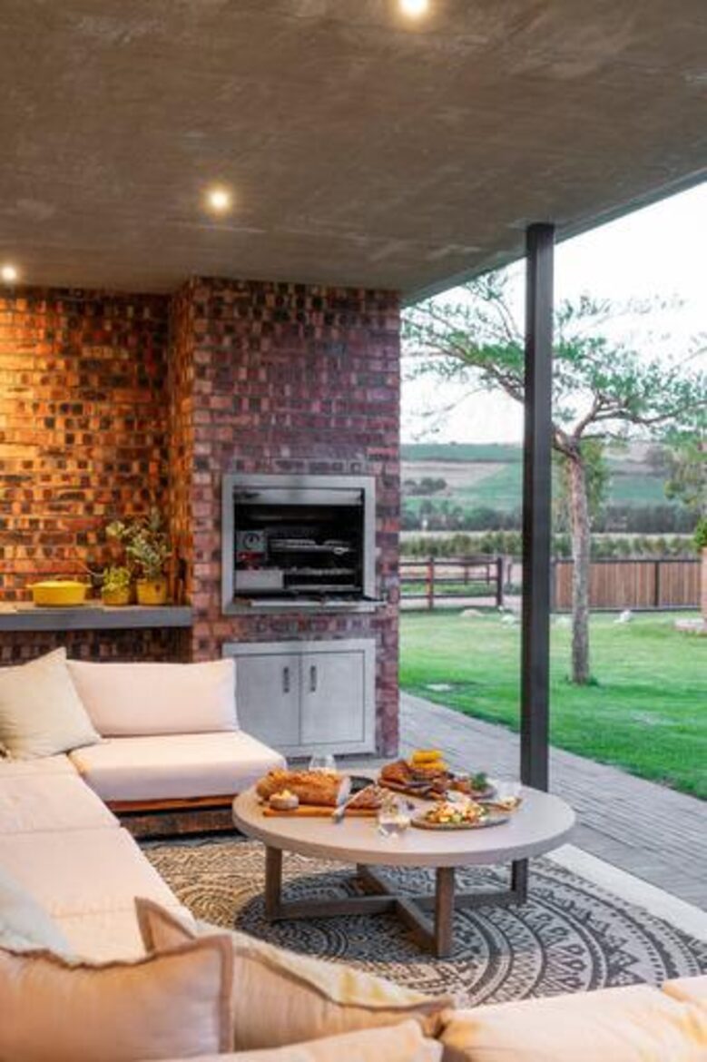 Sophisticated Farm Manor with Expansive Views and Luxurious Touches - Lynedoch, Stellenbosch, South Africa